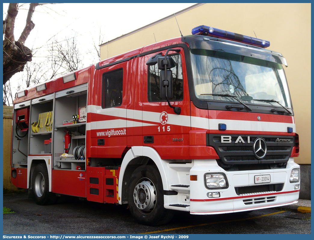 VF 23314
Corpo Nazionale Vigili del Fuoco
Mercedes Benz Actros 1841
Allestitore BAI S.r.l.
Parole chiave: VVF;V.V.F.;Corpo;Nazionale;Vigili;del;Fuoco;AutoPompaSerbatoio;APS;A.P.S.;Mercedes Benz;Actros;1841;BAI