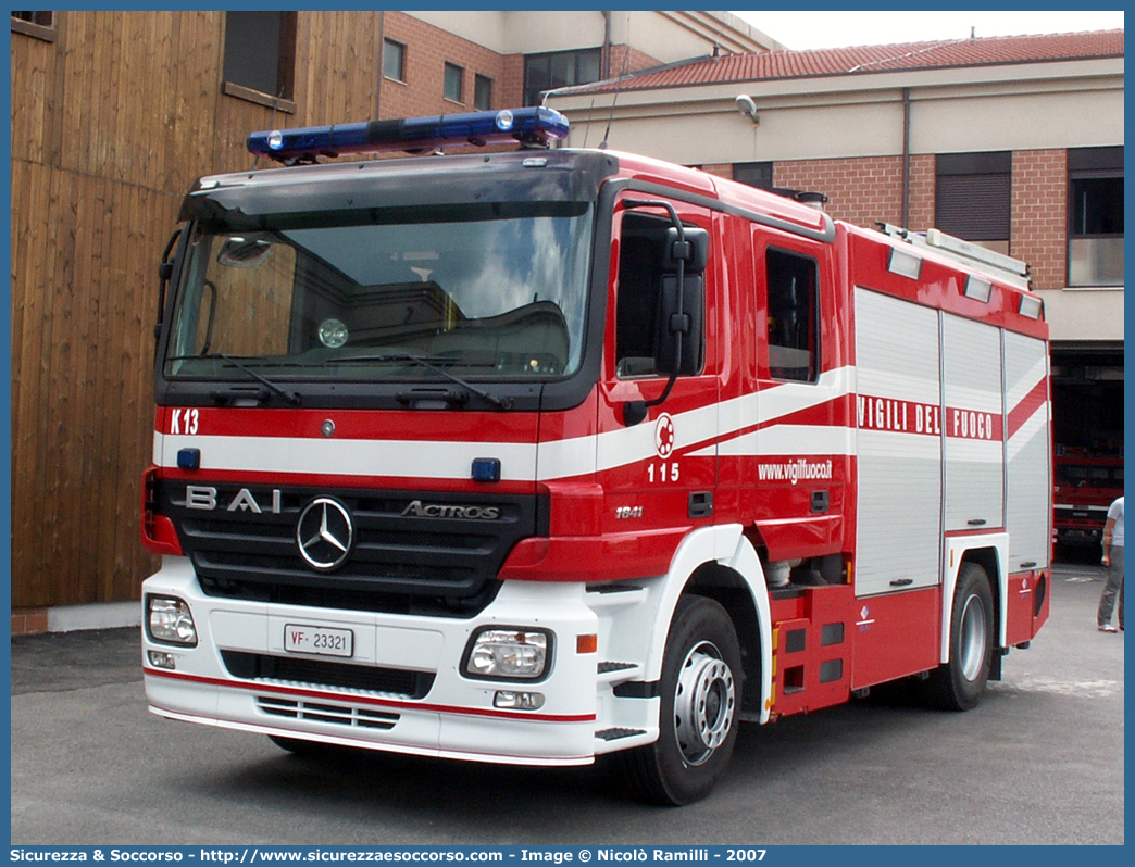 VF 23321
Corpo Nazionale Vigili del Fuoco
Mercedes Benz Actros 1841
Allestitore BAI S.r.l.
Parole chiave: VVF;V.V.F.;Corpo;Nazionale;Vigili;del;Fuoco;AutoPompaSerbatoio;APS;A.P.S.;Mercedes Benz;Actros;1841;BAI