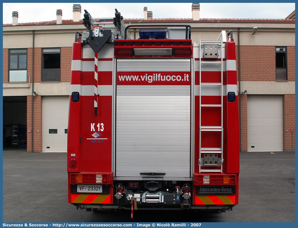 VF 23321
Corpo Nazionale Vigili del Fuoco
Mercedes Benz Actros 1841
Allestitore BAI S.r.l.
Parole chiave: VVF;V.V.F.;Corpo;Nazionale;Vigili;del;Fuoco;AutoPompaSerbatoio;APS;A.P.S.;Mercedes Benz;Actros;1841;BAI