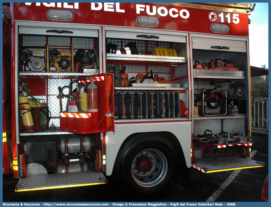 VF 24061
Corpo Nazionale Vigili del Fuoco
Iveco EuroTech 440E42
Allestitore Scelza S.n.c.

Parole chiave: VVF;V.V.F.;Corpo;Nazionale;Vigili;del;Fuoco;AutoPompaSerbatoio;APS;Iveco;EuroTech;440E42;Scelza