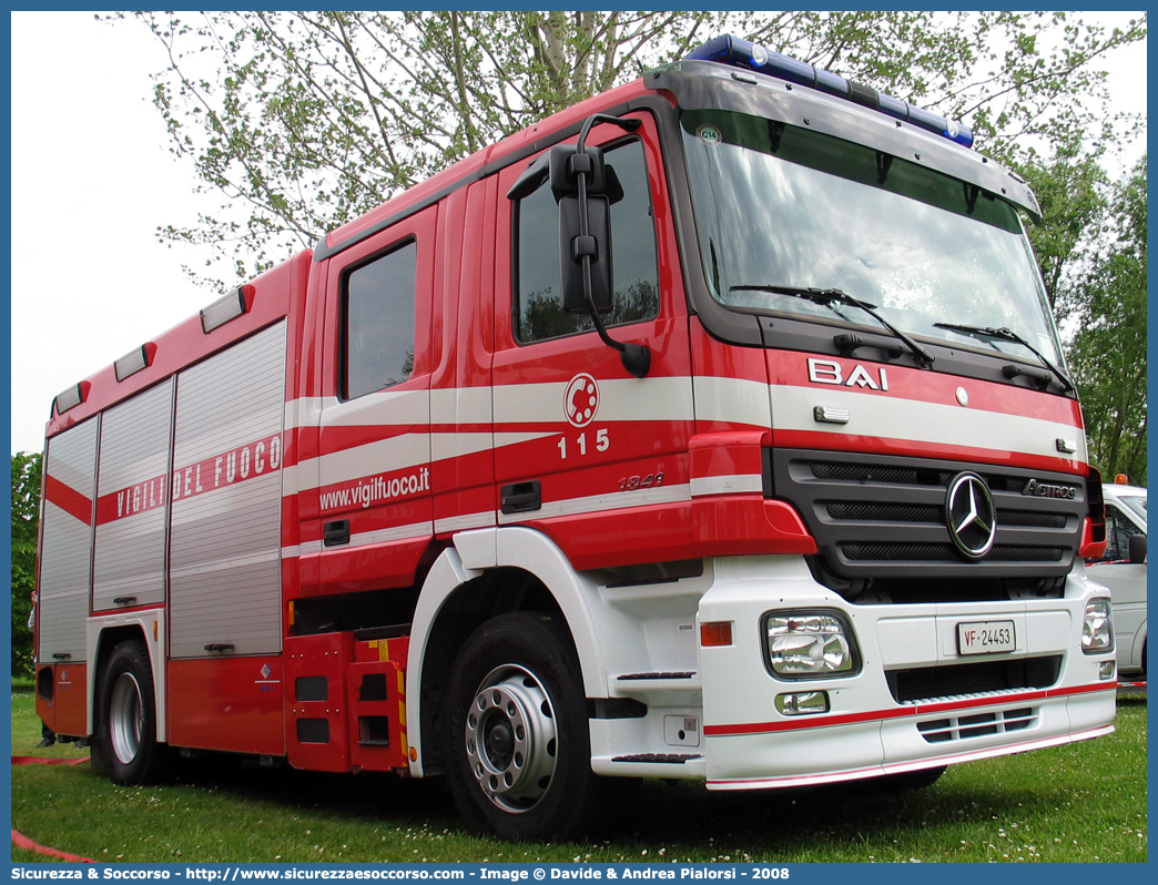 VF 24453
Corpo Nazionale Vigili del Fuoco
Mercedes Benz Actros 1841
Allestitore BAI S.r.l.
Parole chiave: VVF;V.V.F.;Corpo;Nazionale;Vigili;del;Fuoco;AutoPompaSerbatoio;APS;A.P.S.;Mercedes Benz;Actros;1841;BAI