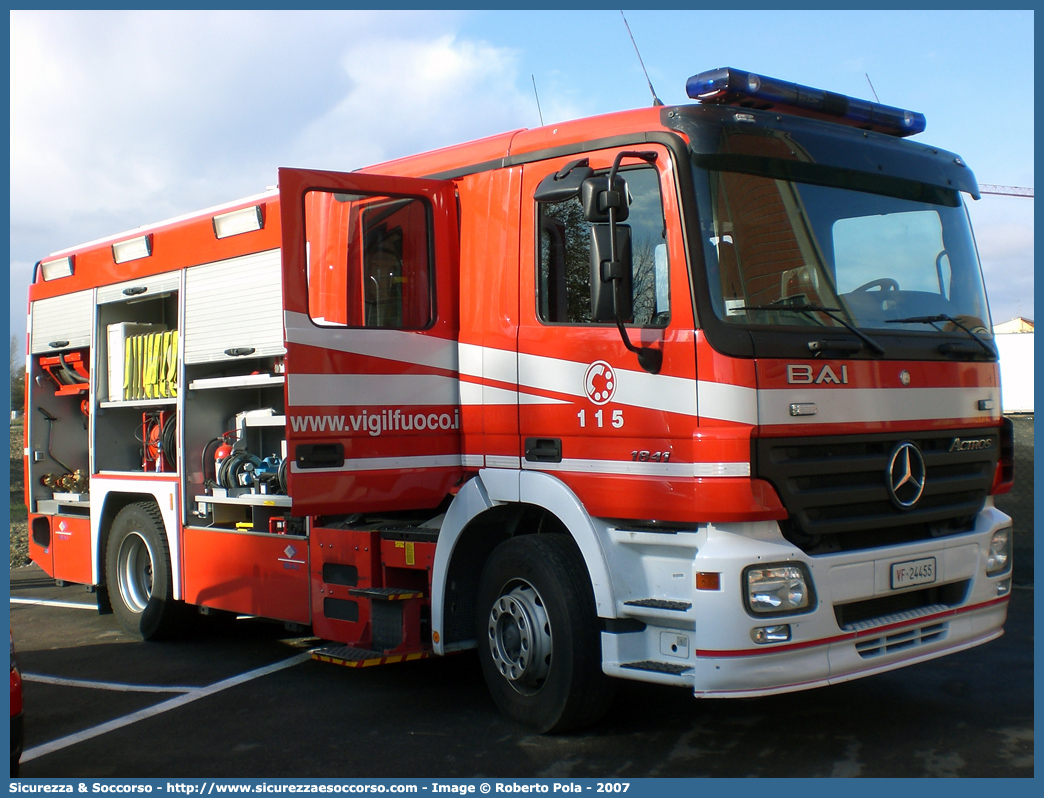 VF 24455
Corpo Nazionale Vigili del Fuoco
Mercedes Benz Actros 1841
Allestitore BAI S.r.l.
Parole chiave: VVF;V.V.F.;Corpo;Nazionale;Vigili;del;Fuoco;AutoPompaSerbatoio;APS;A.P.S.;Mercedes Benz;Actros;1841;BAI