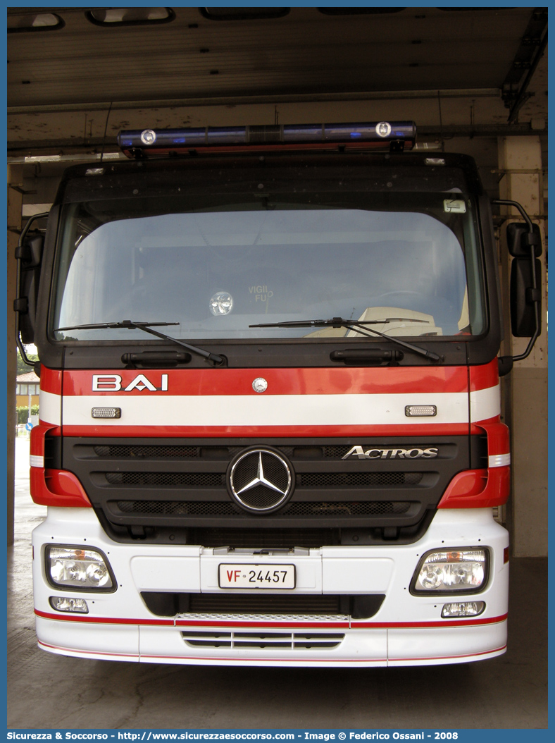 VF 24457
Corpo Nazionale Vigili del Fuoco
Mercedes Benz Actros 1841
Allestitore BAI S.r.l.
Parole chiave: VVF;V.V.F.;Corpo;Nazionale;Vigili;del;Fuoco;AutoPompaSerbatoio;APS;A.P.S.;Mercedes Benz;Actros;1841;BAI