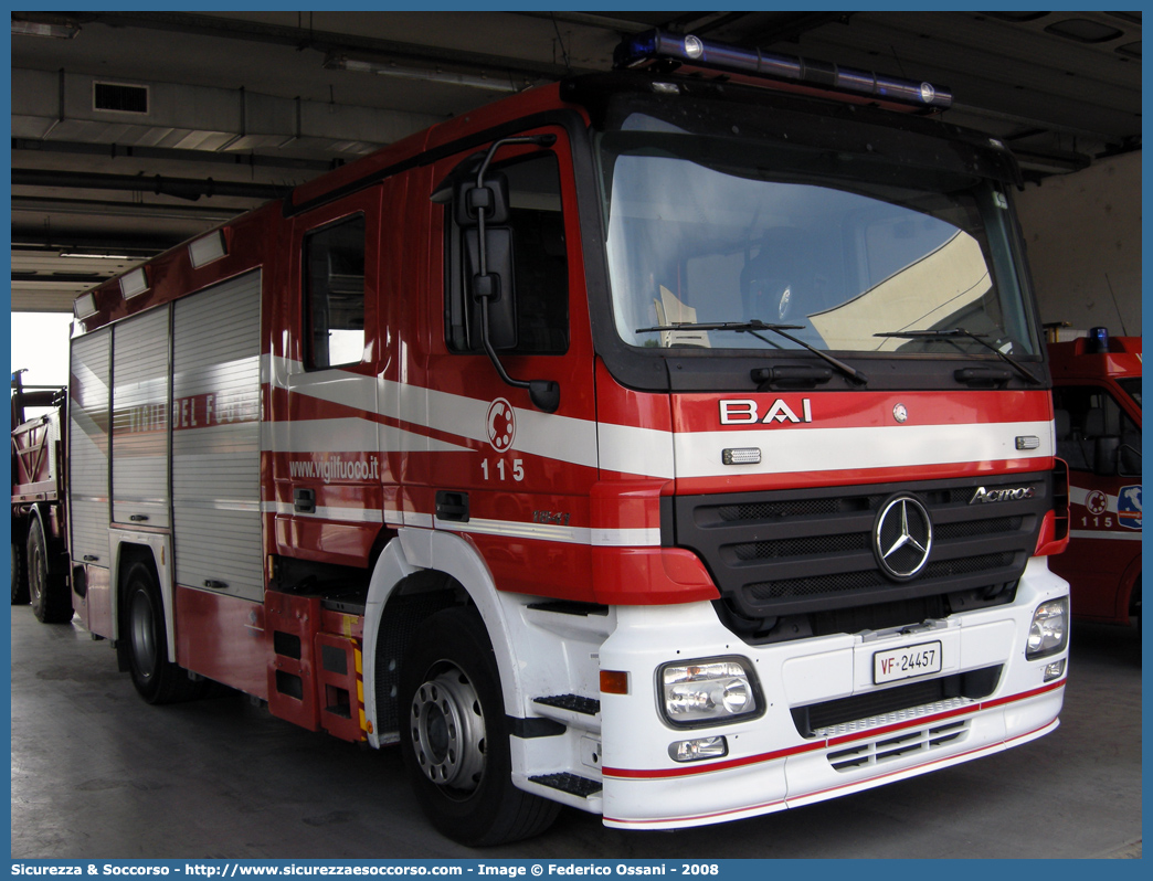 VF 24457
Corpo Nazionale Vigili del Fuoco
Mercedes Benz Actros 1841
Allestitore BAI S.r.l.
Parole chiave: VVF;V.V.F.;Corpo;Nazionale;Vigili;del;Fuoco;AutoPompaSerbatoio;APS;A.P.S.;Mercedes Benz;Actros;1841;BAI