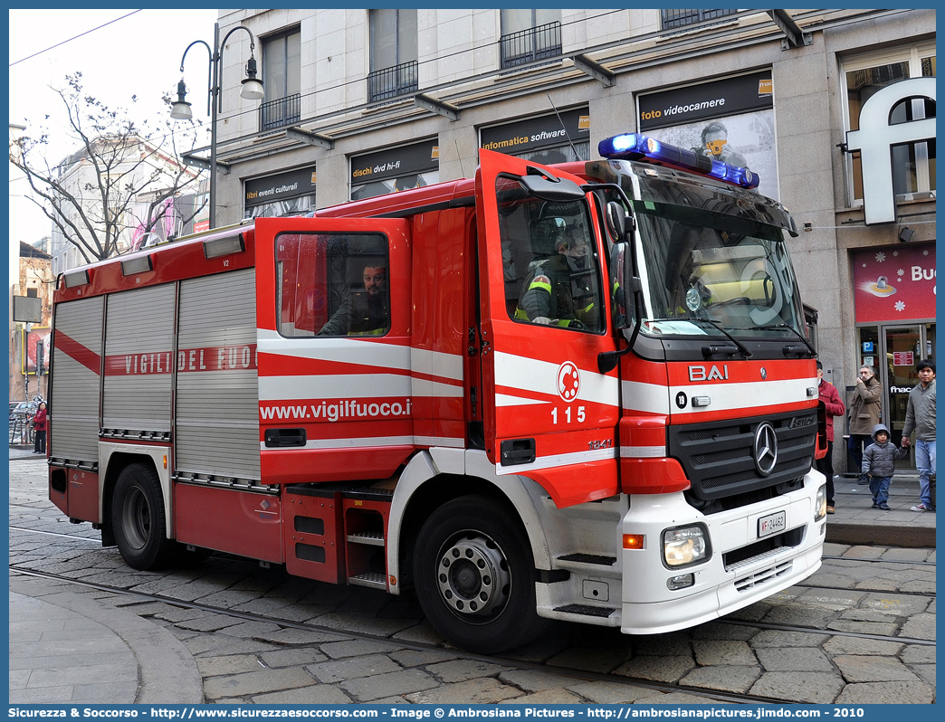 VF 24462
Corpo Nazionale Vigili del Fuoco
Mercedes Benz Actros 1841
Allestitore BAI S.r.l.
Parole chiave: VVF;V.V.F.;Corpo;Nazionale;Vigili;del;Fuoco;AutoPompaSerbatoio;APS;A.P.S.;Mercedes Benz;Actros;1841;BAI