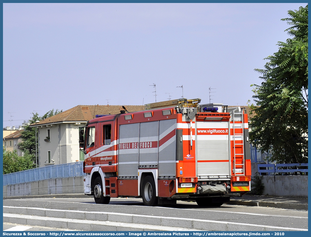 VF 24462
Corpo Nazionale Vigili del Fuoco
Mercedes Benz Actros 1841
Allestitore BAI S.r.l.
Parole chiave: VVF;V.V.F.;Corpo;Nazionale;Vigili;del;Fuoco;AutoPompaSerbatoio;APS;A.P.S.;Mercedes Benz;Actros;1841;BAI