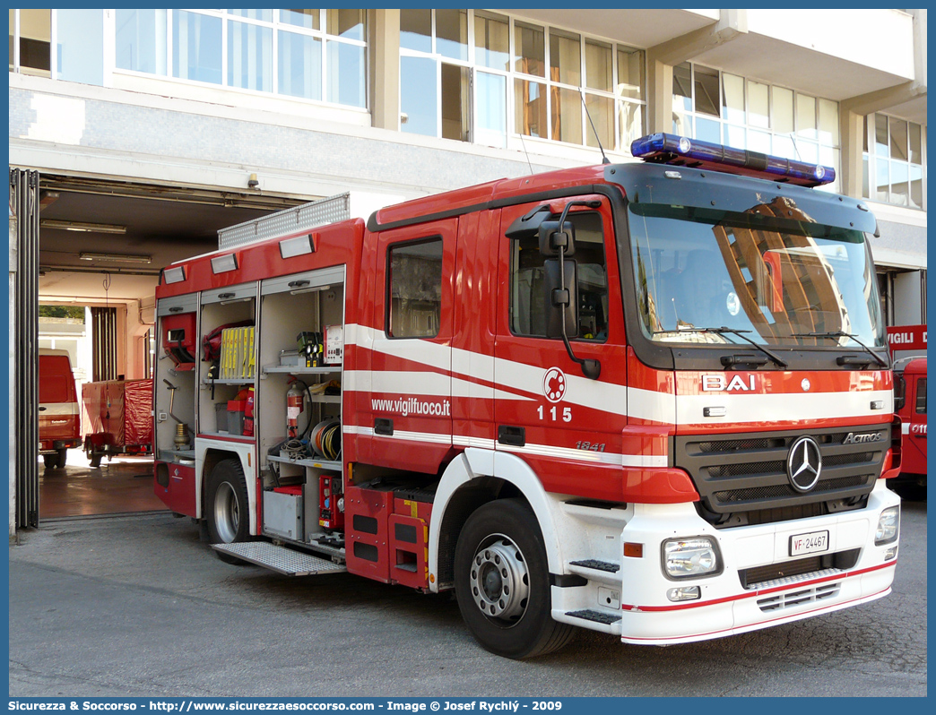 VF 24467
Corpo Nazionale Vigili del Fuoco
Mercedes Benz Actros 1841
Allestitore BAI S.r.l.
Parole chiave: VVF;V.V.F.;Corpo;Nazionale;Vigili;del;Fuoco;AutoPompaSerbatoio;APS;A.P.S.;Mercedes Benz;Actros;1841;BAI