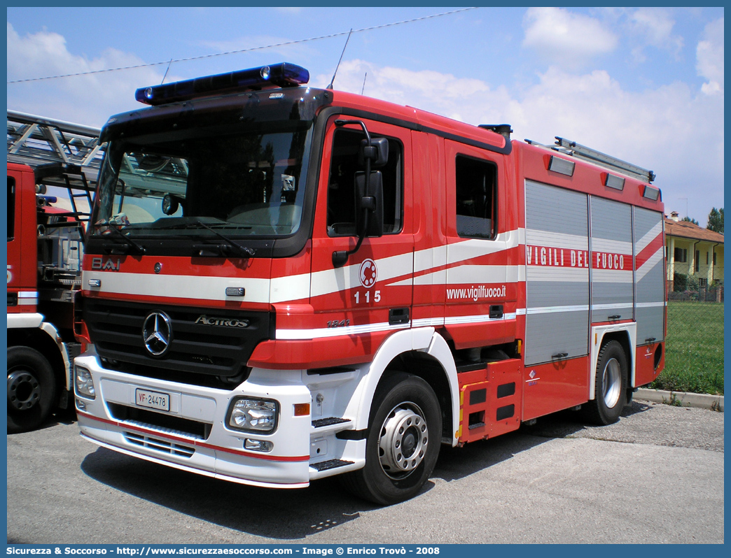 VF 24478
Corpo Nazionale Vigili del Fuoco
Mercedes Benz Actros 1841
Allestitore BAI S.r.l.
Parole chiave: VVF;V.V.F.;Corpo;Nazionale;Vigili;del;Fuoco;AutoPompaSerbatoio;APS;A.P.S.;Mercedes Benz;Actros;1841;BAI