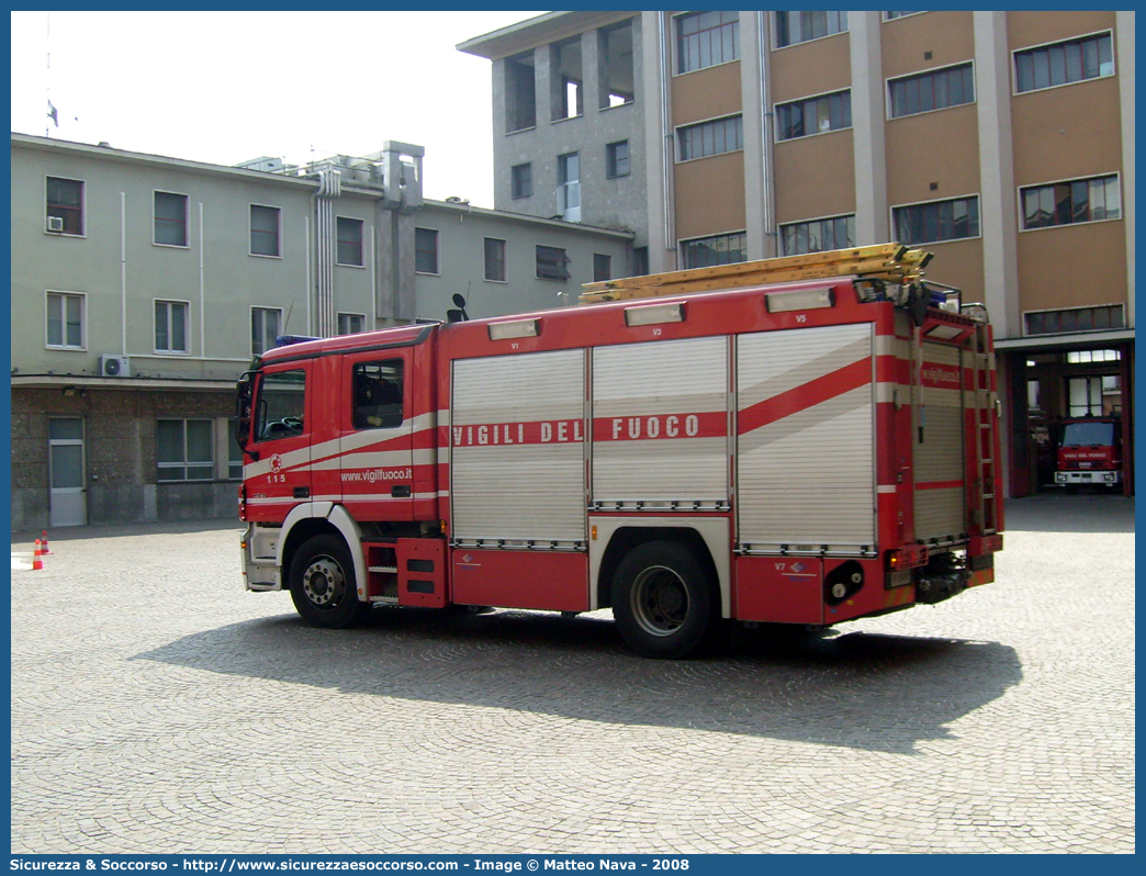 VF 24495
Corpo Nazionale Vigili del Fuoco
Mercedes Benz Actros 1841
Allestitore BAI S.r.l.
Parole chiave: VVF;V.V.F.;Corpo;Nazionale;Vigili;del;Fuoco;AutoPompaSerbatoio;APS;A.P.S.;Mercedes Benz;Actros;1841;BAI