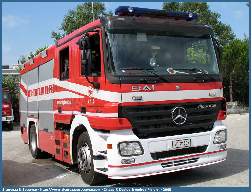 VF 24505
Corpo Nazionale Vigili del Fuoco
Mercedes Benz Actros 1841
Allestitore BAI S.r.l.
Parole chiave: VVF;V.V.F.;Corpo;Nazionale;Vigili;del;Fuoco;AutoPompaSerbatoio;APS;A.P.S.;Mercedes Benz;Actros;1841;BAI