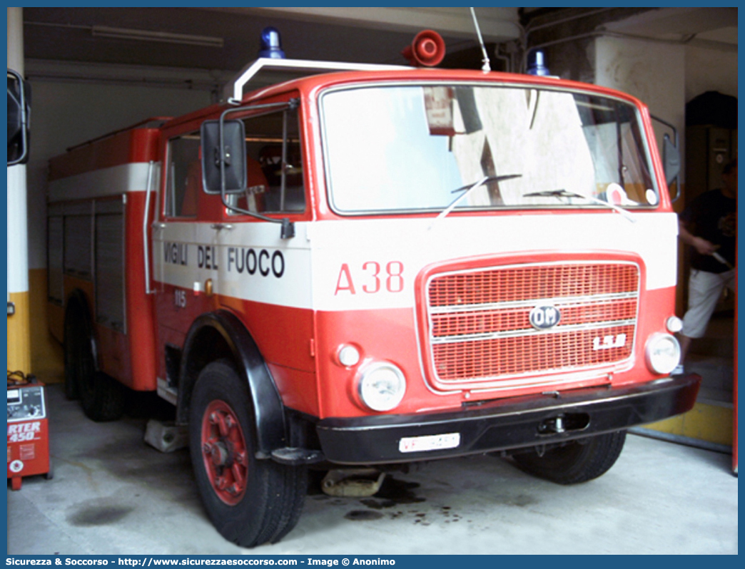 VF 9451
Corpo Nazionale Vigili del Fuoco
Fiat Iveco OM 150
Allestitore Baribbi S.p.A.
Parole chiave: VVF;V.V.F.;Corpo;Nazionale;Vigili;del;Fuoco;AutoPompaSerbatoio;APS;AutoPompa;OM;150;Baribbi