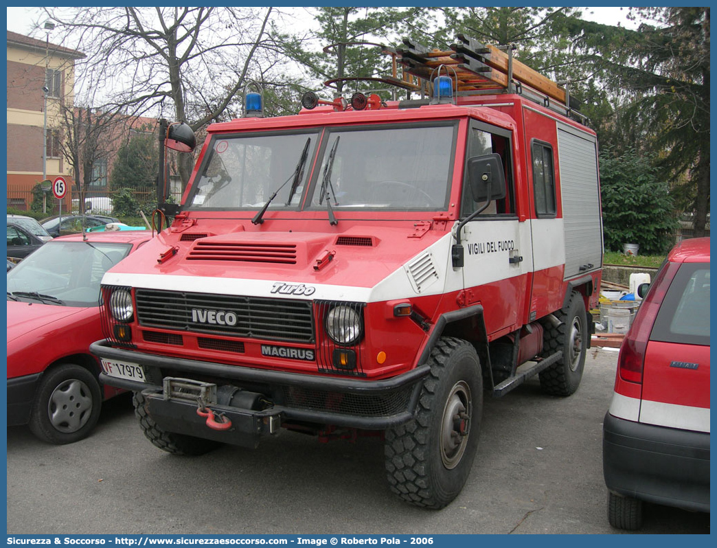 VF 17979
Corpo Nazionale Vigili del Fuoco
Iveco 40-10WM
Allestitore Iveco Magirus
Parole chiave: VF;V.F.;VVF;V.V.F.;Corpo;Nazionale;Vigili;del;Fuoco;Polisoccorso;Iveco;40-10WM;40;10;WM;VM90;VM 90;Magirus