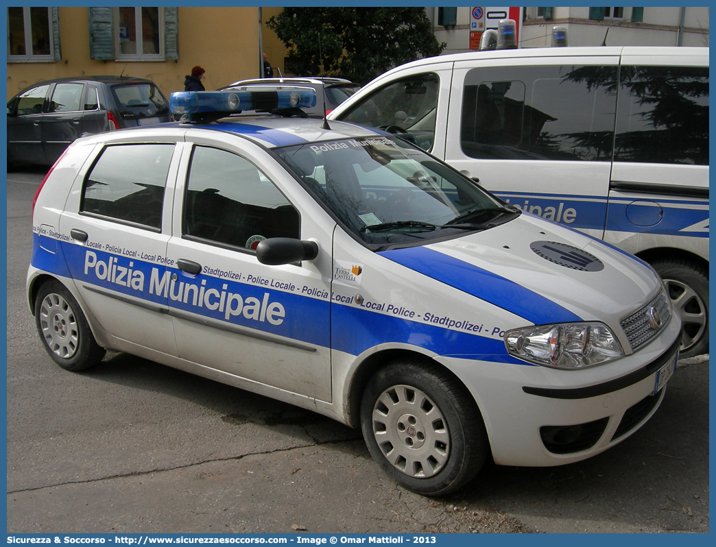 -
Polizia Municipale
Unione Terre di Castelli
Fiat Punto III serie restyling
Allestitore Bertazzoni S.r.l.
Parole chiave: Polizia;Locale;Municipale;Terre di Castelli;Castelnuovo Rangone;Spilamberto;Savignano sul Panaro;Vignola;Castelvetro di Modena;Marano sul Panaro;Guiglia;Zocca;Fiat;Punto;Bertazzoni