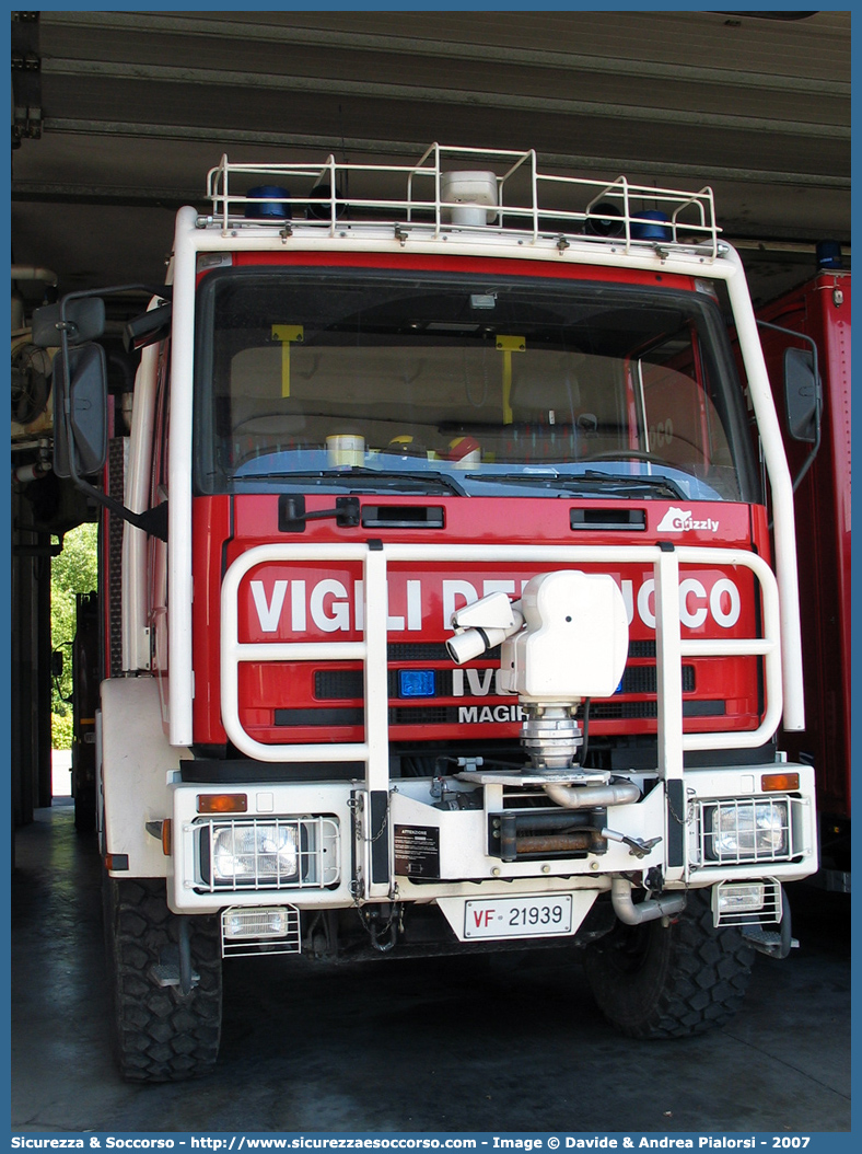 VF 21939
Corpo Nazionale Vigili del Fuoco
Iveco Magirus EuroCargo 
140E24 4x4 I serie "Grizzly"
Parole chiave: VVF;V.V.F.;Corpo;Nazionale;Vigili;del;Fuoco;AutoPompaSerbatoio;APS;A.P.S.;Iveco;Magirus;EuroCargo;Grizzly;140E24;4x4