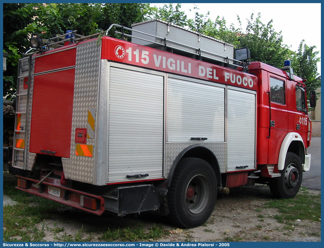 VF 16591
Corpo Nazionale Vigili del Fuoco
Iveco 190-26
Allestitore Baribbi S.p.A.
Parole chiave: VVF;V.V.F.;Corpo;Nazionale;Vigili;del;Fuoco;AutoPompaSerbatoio;APS;A.P.S.;Iveco;190;26;190-26;Baribbi