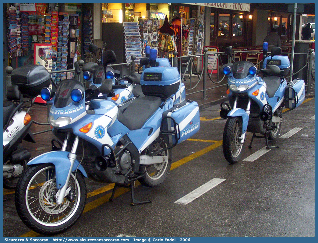 -
Polizia di Stato
Polizia Stradale
Aprilia Pegaso 650 II serie
Parole chiave: Polizia di Stato;Polizia;PS;Polizia Stradale;Aprilia;Pegaso;650;G1230;G1266;G1295