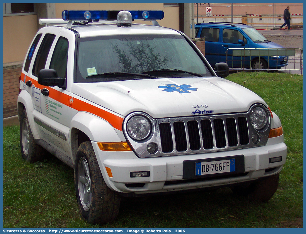 RE 0902
118 Reggio Emilia Soccorso
Jeep Cherokee III serie
Coordinamento Maxiemergenze
Allestitore Aricar S.p.A.
Parole chiave: 118;Reggio Emilia;Soccorso;Jeep;Cherokee;Coordinamento;Maxiemergenze;Maxiemergenza;Maxi;Emergenze;Emergenza;Aricar