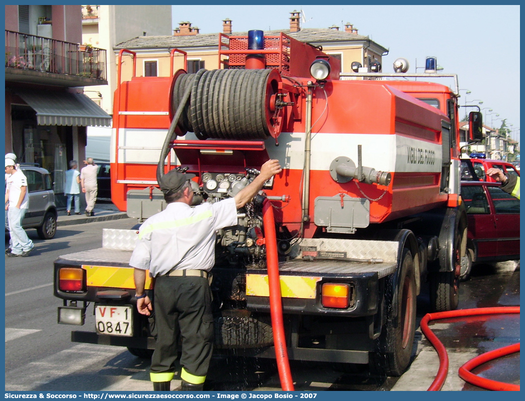 VF 10847
Corpo Nazionale Vigili del Fuoco
OM 155
Allestitori Baribbi S.p.A.
Parole chiave: Corpo;Nazionale;Vigili del Fuoco;Vigili;Fuoco;ABP;A.B.P.;AutoBottePompa;AutoBotte;OM;155;Baribbi