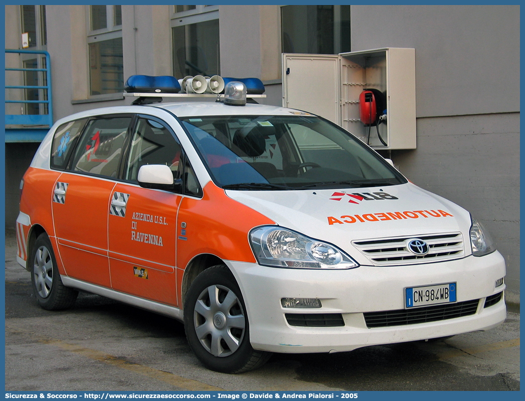 MIKE 02S
118 Romagna Soccorso
Ambito Territoriale di Ravenna
Toyota Avensis Verso I serie restyling
Allestitore MAF S.n.c.
Parole chiave: Toyota;Avensis;Verso;118;Romagna;Ravenna;Soccorso;Automedica;Auto Medica;Automedicalizzata;Auto Medicalizzata;MAF;M.A.F.;Mariani Alfredo e Figlio