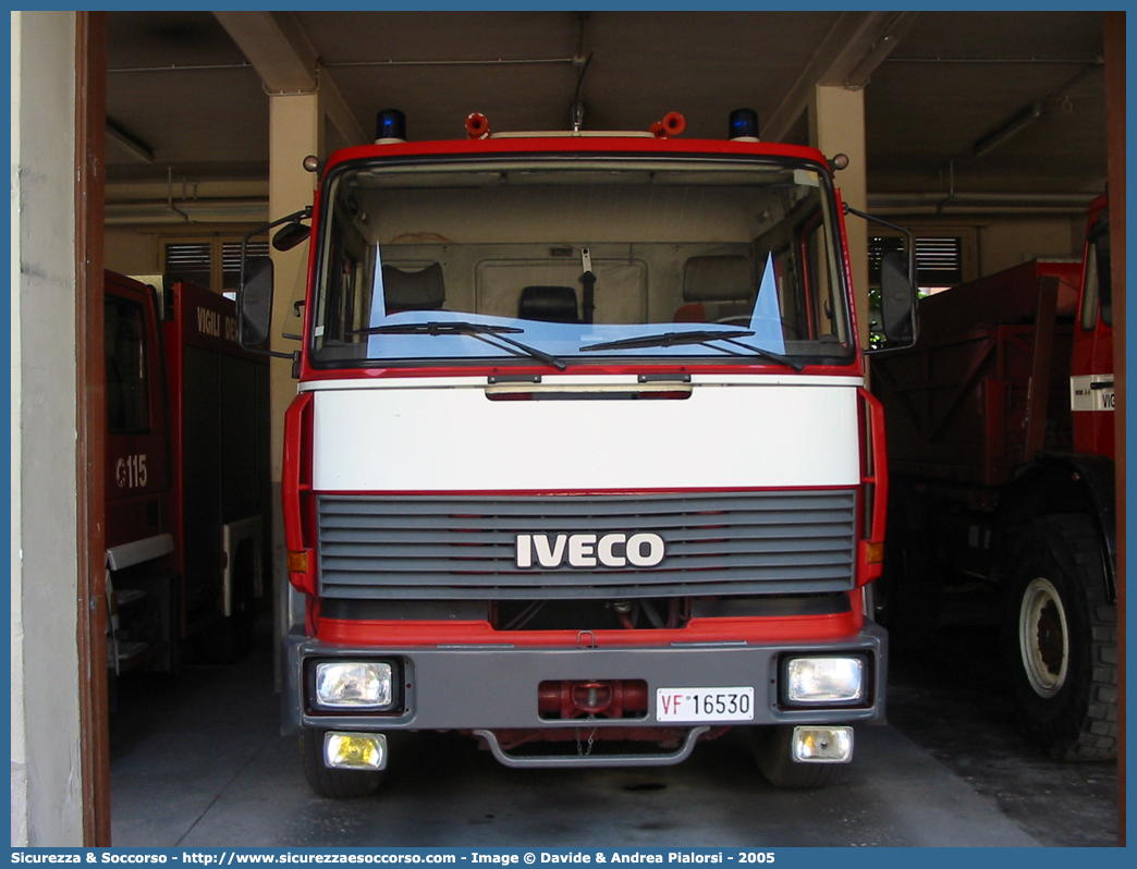 VF 16530
Corpo Nazionale Vigili del Fuoco
Iveco 190-26
Allestitore Baribbi S.p.A.
Parole chiave: Corpo;Nazionale;Vigili del Fuoco;Vigili;Fuoco;ABP;A.B.P.;AutoBottePompa;AutoBotte;Fiat;Iveco;190-26;190 - 26;Baribbi