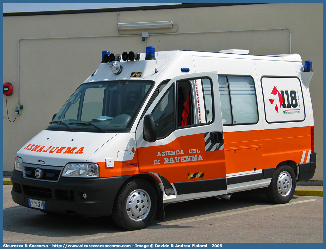 RA 16
118 Romagna Soccorso
Ambito Territoriale di Ravenna
Fiat Ducato II serie restyling
Allestitore Vision S.r.l.
Parole chiave: 118;Romagna;Ravenna;Soccorso;Ambulanza;Autoambulanza;Fiat;Ducato;Vision