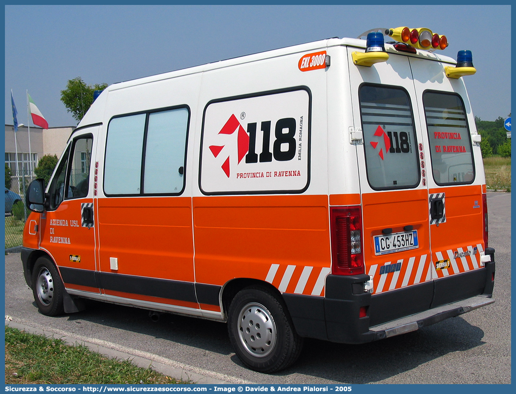 RA 05
118 Romagna Soccorso
Ambito Territoriale di Ravenna
Fiat Ducato II serie restyling
Allestitore MAF S.n.c.
Parole chiave: 118;Romagna;Ravenna;Soccorso;Ambulanza;Autoambulanza;Fiat;Ducato;MAF;M.A.F.;Mariani Alfredo e Figli