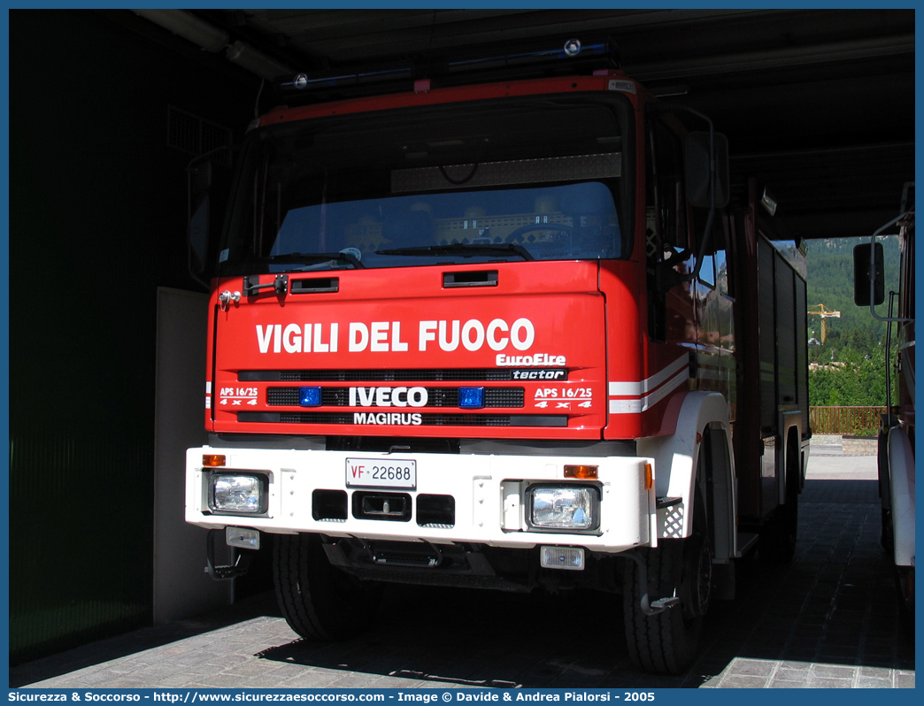 VF 22688
Corpo Nazionale Vigili del Fuoco
Iveco Magirus EuroFire
140E28 4x4 I serie
Parole chiave: VVF;V.V.F.;Corpo;Nazionale;Vigili;del;Fuoco;AutoPompaSerbatoio;APS;A.P.S.;Iveco;Magirus;EuroFire;140E28;4x4