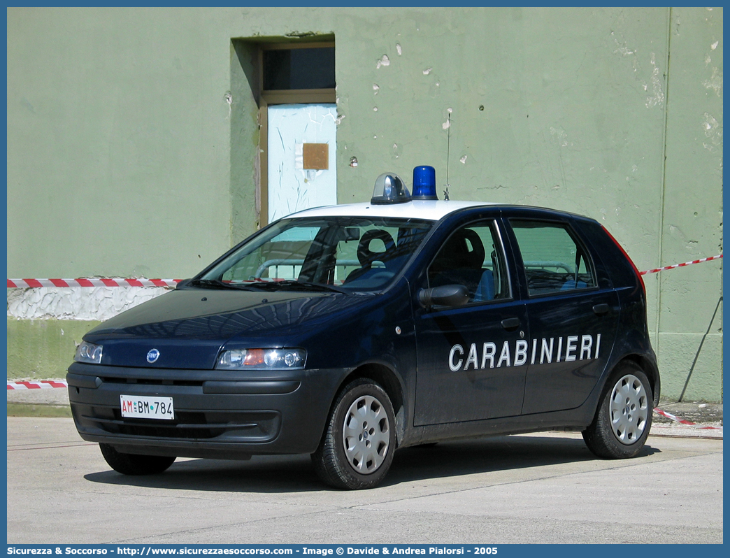 AM BM784
Arma dei Carabinieri
Reparto Carabinieri presso l'Aeronautica Militare
Fiat Punto II serie
Parole chiave: AM;A.M.;CC;C.C.;BM 784;Arma;Carabinieri;Aeronautica;Militare;Fiat;Punto