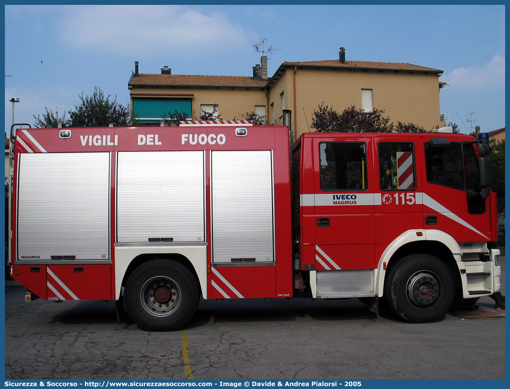 VF 21276
Corpo Nazionale Vigili del Fuoco
Iveco Magirus EuroTech 190E31
"Firetech"
Parole chiave: VVF;V.V.F.;Corpo;Nazionale;Vigili;del;Fuoco;AutoPompaSerbatoio;APS;A.P.S.;Iveco;Magirus;EuroTech;FireTech;190E31