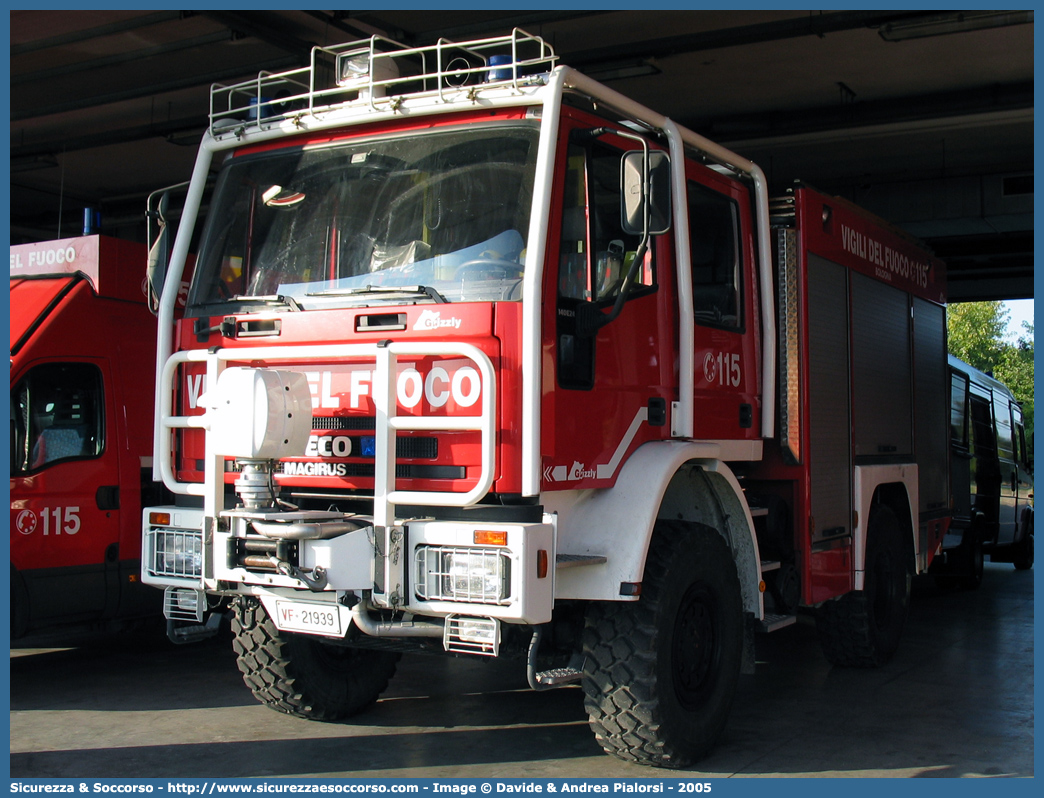 VF 21939
Corpo Nazionale Vigili del Fuoco
Iveco Magirus EuroCargo 
140E24 4x4 I serie "Grizzly"
Parole chiave: VVF;V.V.F.;Corpo;Nazionale;Vigili;del;Fuoco;AutoPompaSerbatoio;APS;A.P.S.;Iveco;Magirus;EuroCargo;Grizzly;140E24;4x4