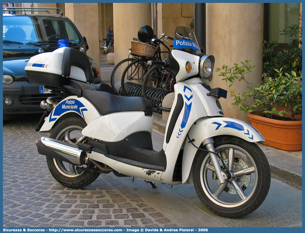 -
Polizia Municipale
Comune di Ravenna
Aprilia Scarabeo
Parole chiave: Polizia;Locale;Municipale;Ravenna;Aprilia;Scarabeo