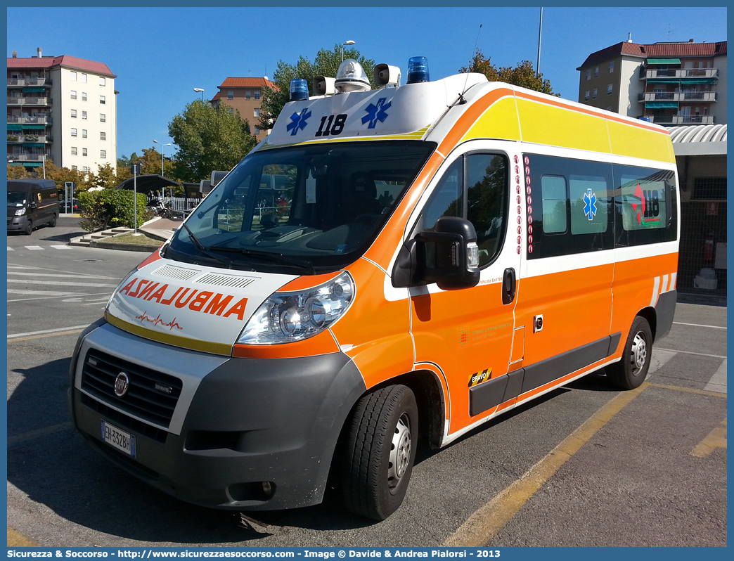 BRAVO 01
118 Romagna Soccorso
Ambito Territoriale di Rimini
Fiat Ducato III serie
Allestitore FAST S.r.l.
Parole chiave: 118;Romagna;Soccorso;Rimini;Ambulanza;Autoambulanza;Fiat;Ducato;X250;X 250;FAST;F.A.S.T.