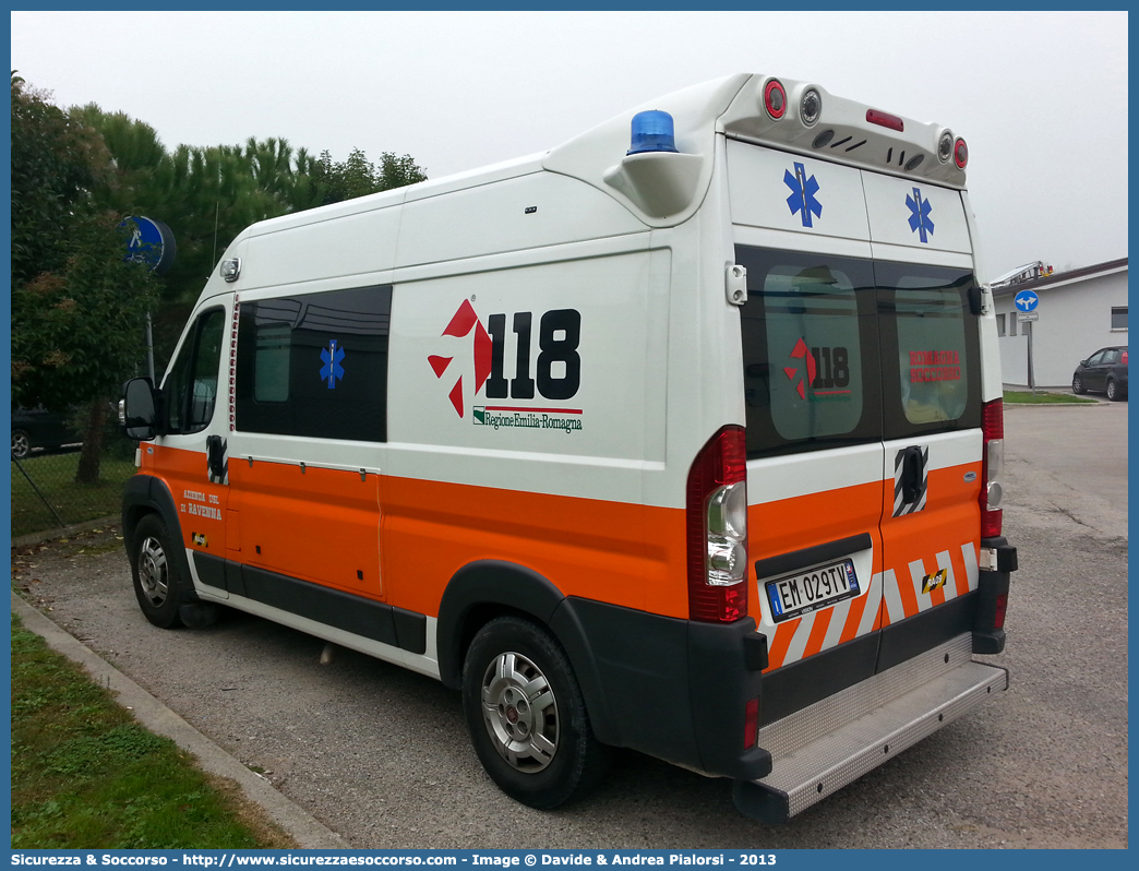 RA 09
118 Romagna Soccorso
Ambito Territoriale di Ravenna
Fiat Ducato III serie
Allestitore Vision S.r.l.
Parole chiave: Fiat;Ducato;X250;118;Romagna;Ravenna;Soccorso;Ambulanza;Autoambulanza;Vision