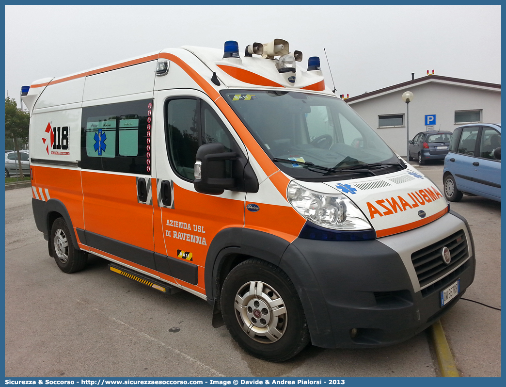 RA 11
118 Romagna Soccorso
Ambito Territoriale di Ravenna
Fiat Ducato III serie
Allestitore Aricar S.p.A.
Parole chiave: Fiat;Ducato X250;118;Romagna;Ravenna;Soccorso;Ambulanza;Autoambulanza;Aricar