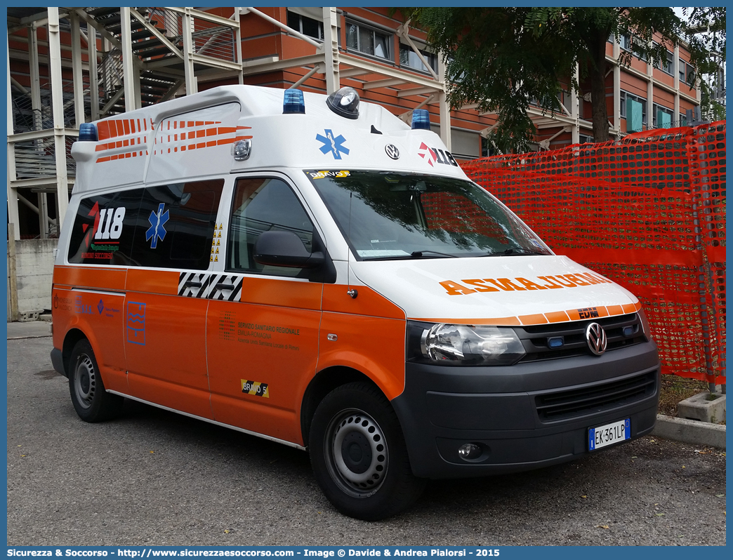 BRAVO 05
118 Romagna Soccorso
Ambito Territoriale di Rimini
Volkswagen Transporter T5 restyling
Allestitore EDM S.r.l.
(variante)
Parole chiave: 118;Romagna;Soccorso;Rimini;Ambulanza;Autoambulanza;Volkswagen;Transporter;T5