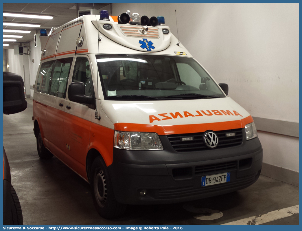 MO 1805
118 Modena Soccorso
Volkswagen Transporter T5
Allestitore Aricar S.p.A.
(variante)
Parole chiave: 118;Modena;Soccorso;Ambulanza;Autoambulanza;Volkswagen;Transporter;T5;T 5;Aricar