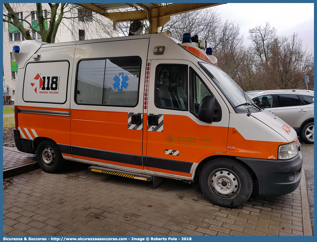 MO 1406
118 Modena Soccorso
Fiat Ducato II serie restyling
Allestitore Aricar S.p.A.
Parole chiave: 118;Modena;Soccorso;Ambulanza;Autoambulanza;Fiat;Ducato;Aricar