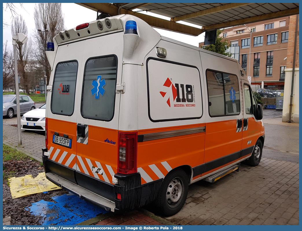 MO 1406
118 Modena Soccorso
Fiat Ducato II serie restyling
Allestitore Aricar S.p.A.
Parole chiave: 118;Modena;Soccorso;Ambulanza;Autoambulanza;Fiat;Ducato;Aricar