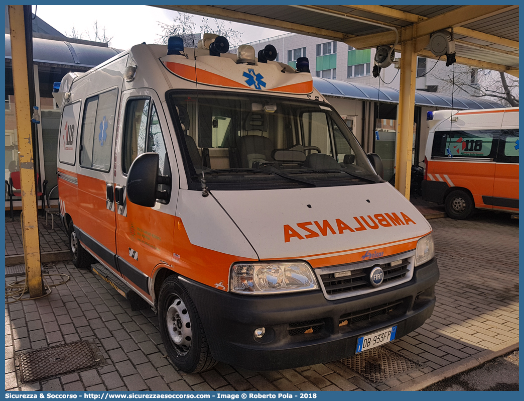 MO 1406
118 Modena Soccorso
Fiat Ducato II serie restyling
Allestitore Aricar S.p.A.
Parole chiave: 118;Modena;Soccorso;Ambulanza;Autoambulanza;Fiat;Ducato;Aricar