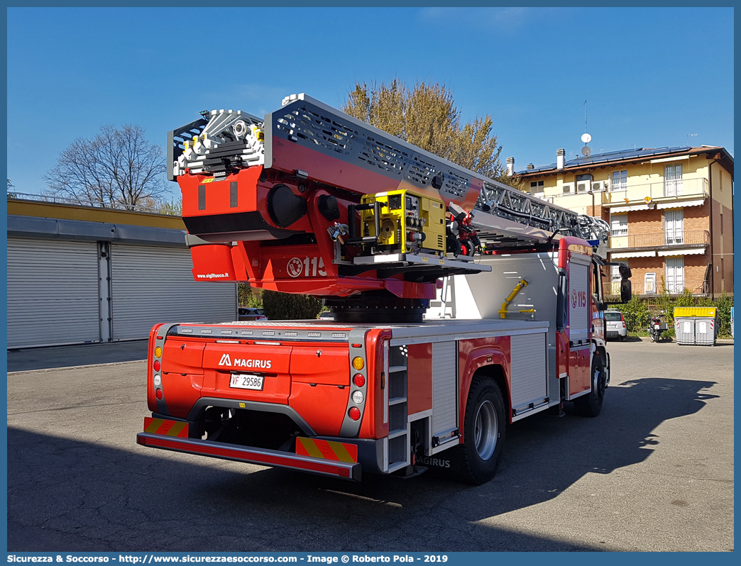 VF 29586
Corpo Nazionale Vigili del Fuoco
Iveco 180-320 EuroCargo IV serie
Allestitore Magirus
Parole chiave: VVF;V.V.F.;Corpo;Nazionale;Vigili;del;Fuoco;AutoScala;AS;Iveco;180-320;EuroCargo;Magirus