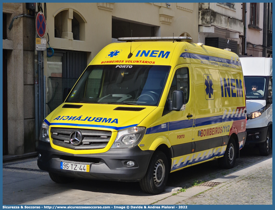 2202 ABSC 06
República Portuguesa
Bombeiros Voluntários do Porto
Mercedes Benz Sprinter II generation restyling
Parole chiave: República;Portuguesa;Bombeiros;Voluntários;Porto;INEM;I.N.E.M.;Instituto;Nacional;de;Emergencia;Medica;Mercedes Benz;Sprinter