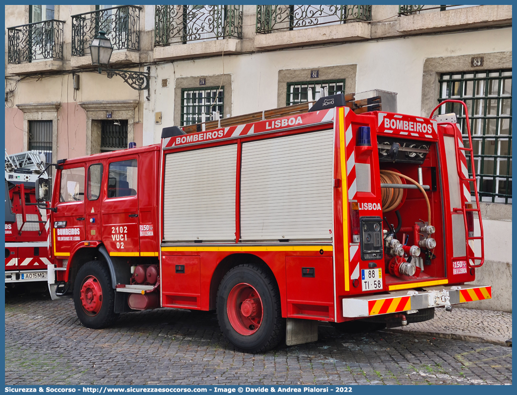 2102 VUCI 02
República Portuguesa
Bombeiros Voluntários de Lisboa
Renault G230
Parole chiave: República;Portuguesa;Bombeiros;Voluntários;Lisboa;Renault;G230;G 230