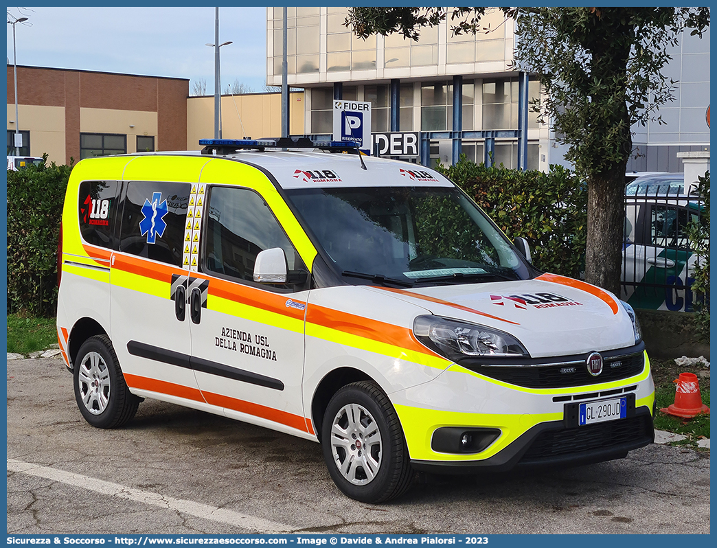 RMG 13
118 Romagna Soccorso
Fiat Doblò II serie restyling
Allestitore Safety Car S.r.l.
Parole chiave: 118;Romagna;Soccorso;Fiat;Doblò;Doblo;Safety Car