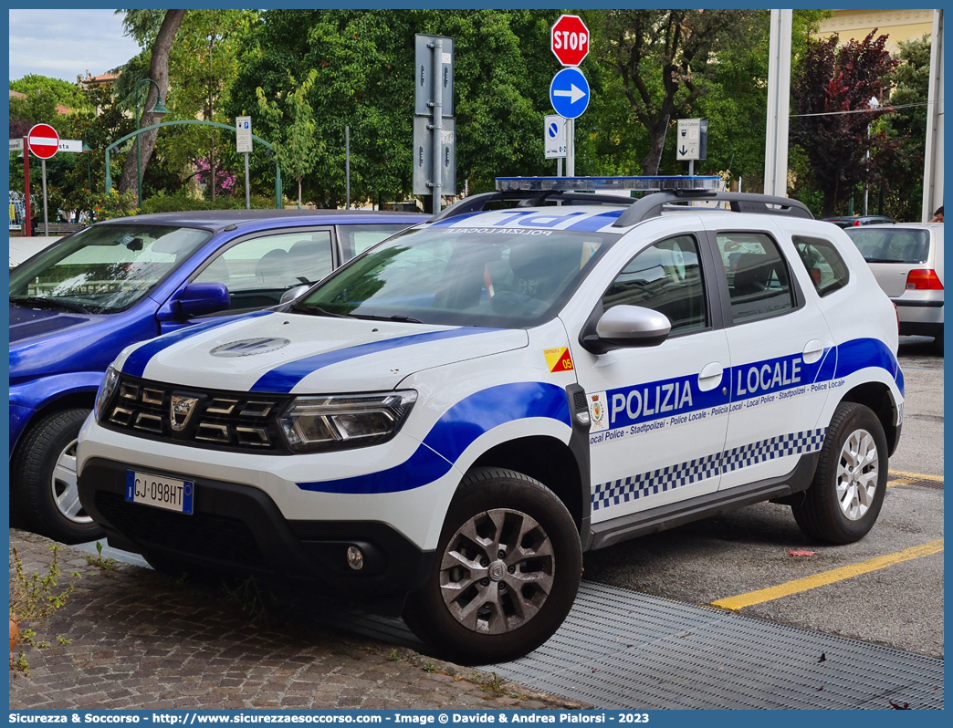 -
Polizia Locale
Comune di Cattolica
Dacia Duster II serie
Allestitore Focaccia Group S.r.l.
Parole chiave: Polizia;Locale;Municipale;Cattolica;Dacia;Duster;Focaccia