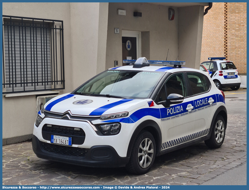 Polizia Locale YA184AT
Polizia Locale
Unione Comuni della Romagna Forlivese
Citroen C3 III serie restyling
Allestitore Focaccia Group S.r.l.
Parole chiave: Polizia;Locale;Municipale;Romagna;Forlivese;Bertinoro;Castrocaro Terme;Terra Sole;Civitella;Dovadola;Forlì;Forli;Forlimpopoli;Galeata;Meldola;Modigliana;Portico;San Benedetto;Predappio;Premilcuore;Rocca San Casciano;Santa Sofia;Tredozio;Citroen;C3;YA184A