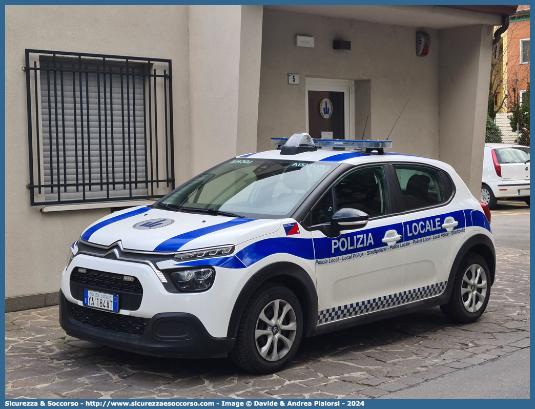 Polizia Locale YA184AT
Polizia Locale
Unione Comuni della Romagna Forlivese
Citroen C3 III serie restyling
Allestitore Focaccia Group S.r.l.
Parole chiave: Polizia;Locale;Municipale;Romagna;Forlivese;Bertinoro;Castrocaro Terme;Terra Sole;Civitella;Dovadola;Forlì;Forli;Forlimpopoli;Galeata;Meldola;Modigliana;Portico;San Benedetto;Predappio;Premilcuore;Rocca San Casciano;Santa Sofia;Tredozio;Citroen;C3;YA184A