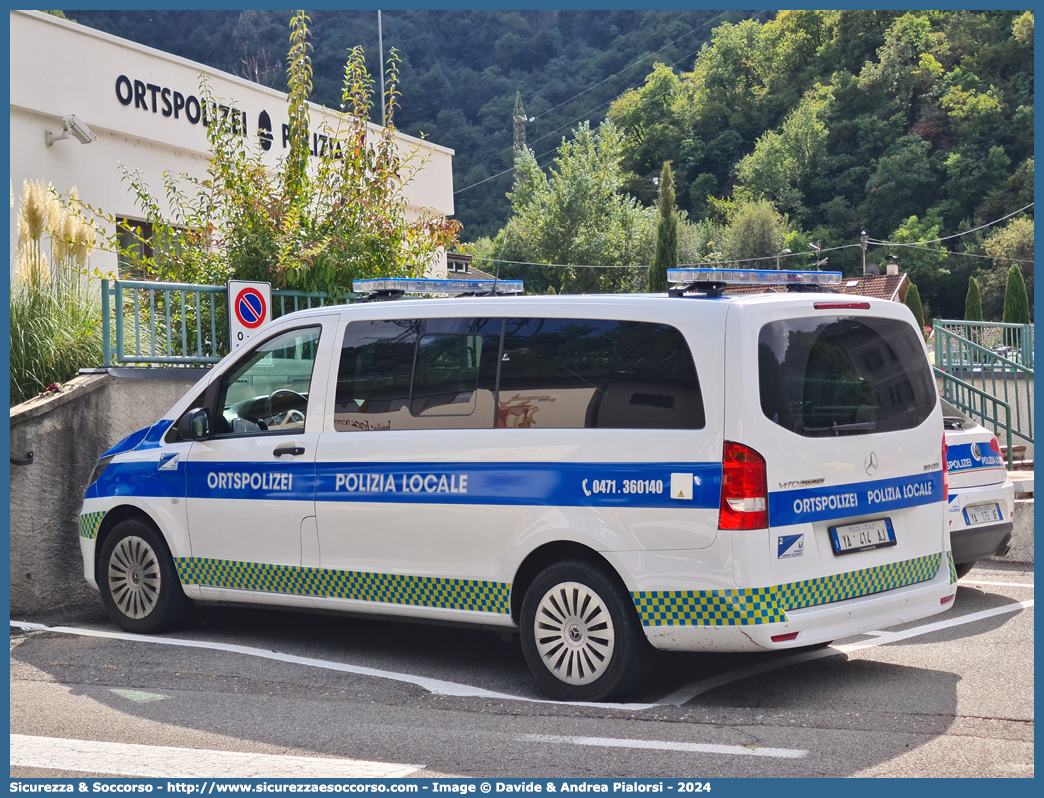 Polizia Locale YA414AJ
Polizia Locale
Comune di Cornedo all'Isarco
Mercedes Benz Classe V III serie
Allestitore Focaccia Group S.r.l.

Parole chiave: Polizia;Locale;Municipale;Cornedo all'Isarco;Cornedo all Isarco;Karneid;Mercedes Benz;Classe;V;Vito;Focaccia;YA414AJ;YA 414 AJ