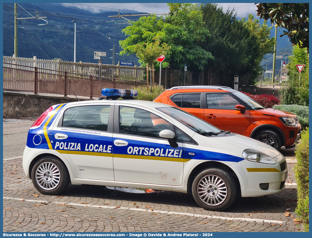 Polizia Locale YA844AC
Polizia Locale
Comune di Terlano
Fiat Grande Punto
Allestitore Ciabilli S.r.l.
Parole chiave: Polizia;Locale;Municipale;Terlano;Terlan;Fiat;Grande Punto;Ciabilli;YA844AC;YA 844 AC