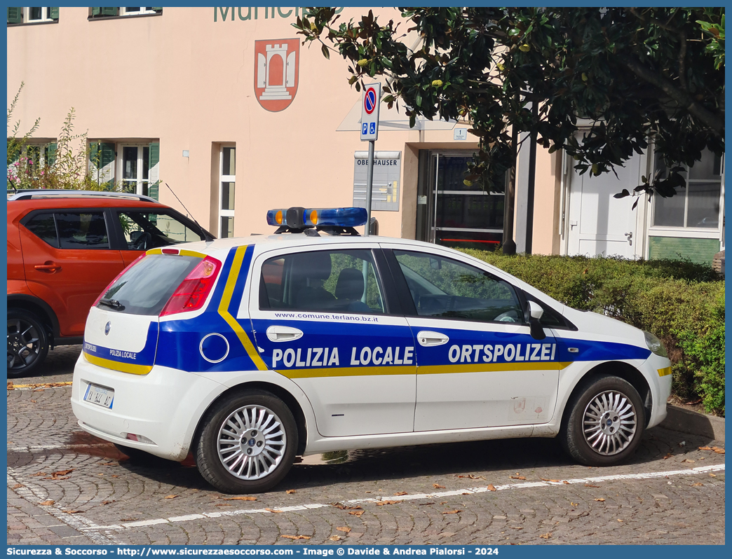 Polizia Locale YA844AC
Polizia Locale
Comune di Terlano
Fiat Grande Punto
Allestitore Ciabilli S.r.l.
Parole chiave: Polizia;Locale;Municipale;Terlano;Terlan;Fiat;Grande Punto;Ciabilli;YA844AC;YA 844 AC