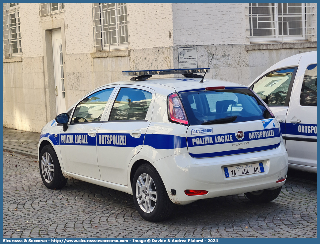 Polizia Locale YA464AM
Polizia Locale
Comune di Merano
Fiat Punto IV serie
Allestitore Ciabilli S.r.l.
Parole chiave: Polizia;Locale;Municipale;Merano;Meran;Fiat;Punto;Ciabilli;YA464AM;YA 464 AM